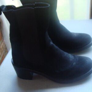 Emanuele Crasto ITALY Women's Black Suede Round Toe Chelsea Boots, EURO 39 M